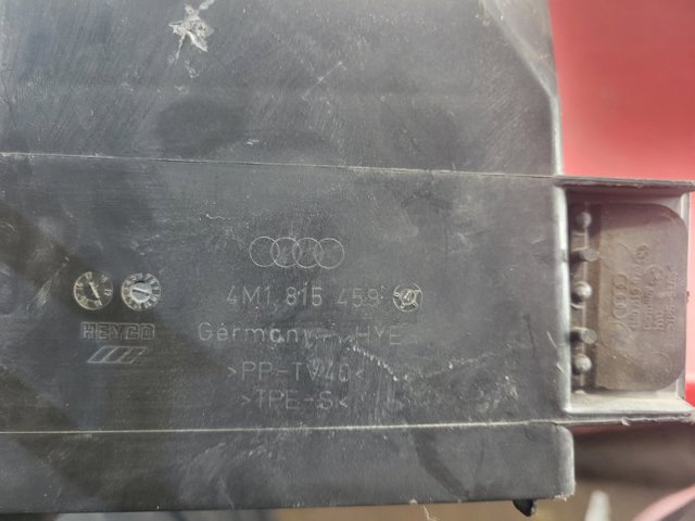 VAG 4M1815459 в наличии Украина