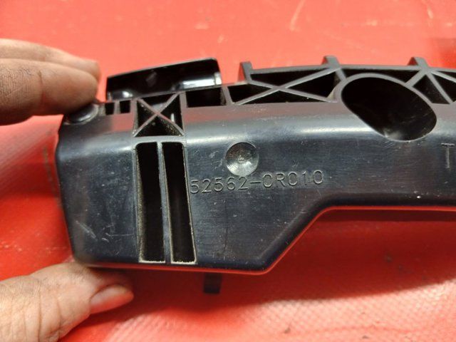 525620R010 TOYOTA Кронштейн бампера заднего правый купить в Харьков