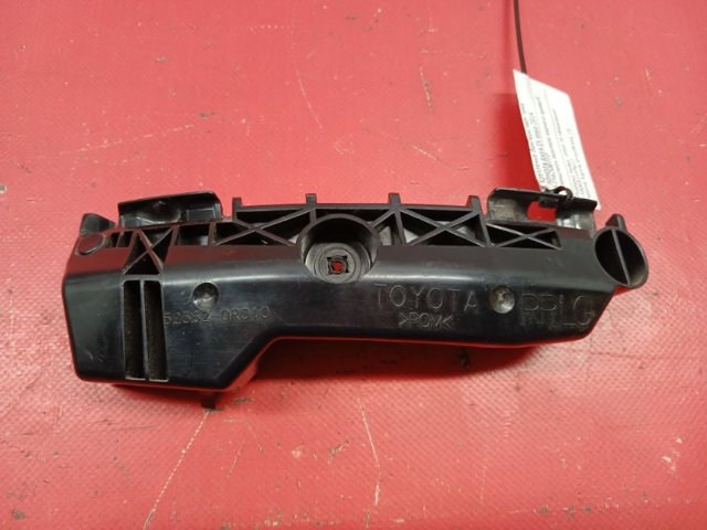 Крепление бамера правое 525620R010 TOYOTA