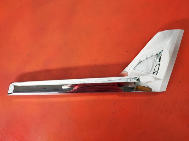 Накладка фары, правой 5318260050 TOYOTA