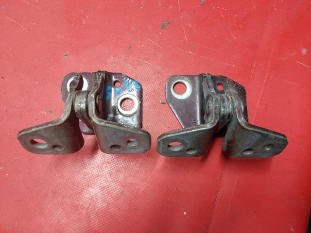 Петля передней двери левая 55113661AC CHRYSLER