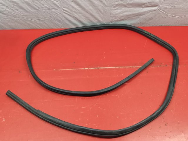 5725A149 MITSUBISHI Уплотнитель двери передней левой (на кузове) купить в Винница