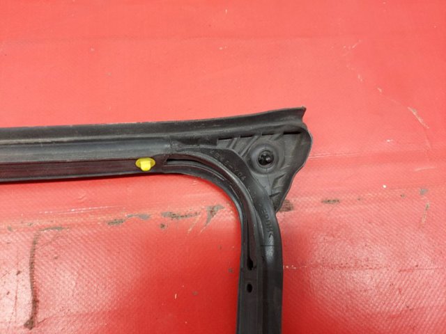 5725A233 MITSUBISHI Уплотнитель двери передней левой (на двери) купить в Тернополь