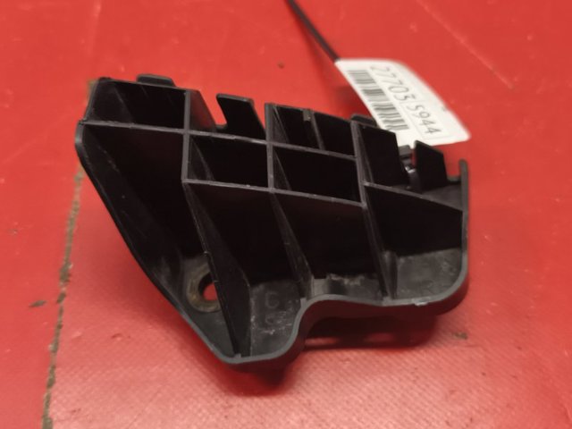 Правый кронштейн заднего бампера 57707SG060 SUBARU