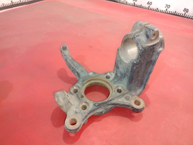 Цапфа (поворотный кулак) передний левый 5C0407255 VAG
