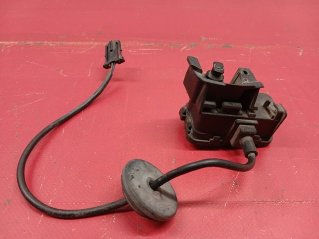 VAG 5C6810773H Замок открывания лючка бензобака в наличии Полтава