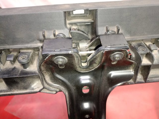 Запор капота (замок и привод замка капота) 5G1823509B VAG