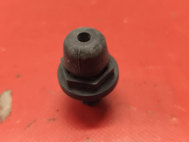 Отбойник крышки багажника 5NA827499 VAG