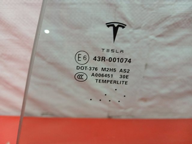 600633500D TESLA Стекло двери задней левой купить в Киев