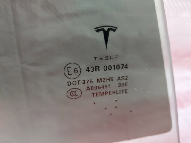 600657100D TESLA Стекло двери задней правой купить в Николаев