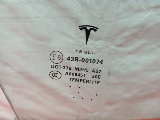 600664700E TESLA Стекло двери передней правой купить в Винница
