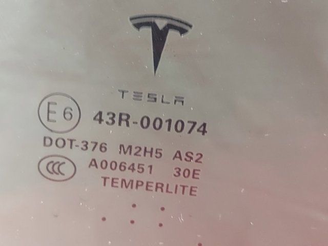 600664700E TESLA Стекло двери передней правой купить в Полтава