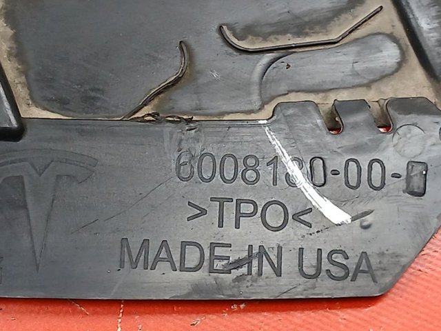 Защита заднего бампера 600818000C TESLA