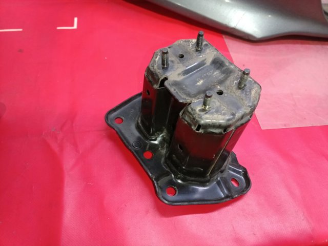 Кронштейн усилителя переднего бампера 622113TA0A NISSAN