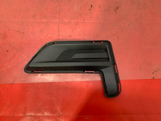 622565HK0A NISSAN Заглушка (решетка) противотуманных фар бампера переднего правая купить в Черкассы