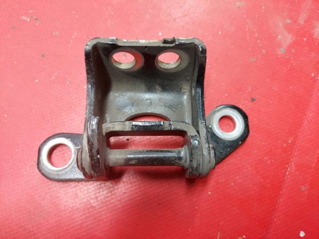 Петля задней левой двери 67950TA0H11ZZ HONDA