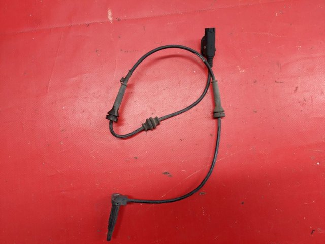 Передний датчик АБС 68082092AB CHRYSLER