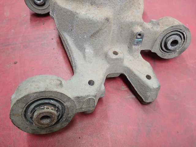 Кулак поворотный правый 68083244AB CHRYSLER