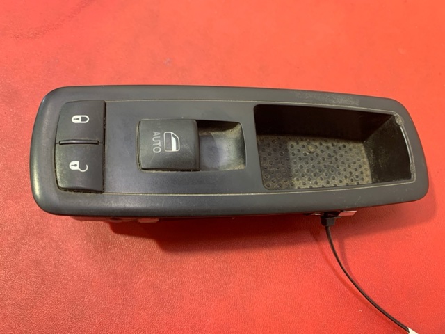 Кнопки переднего левого стекло подъемника 68086692AC CHRYSLER