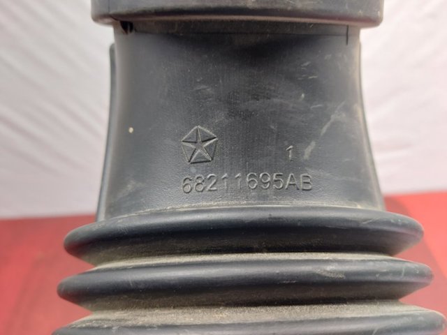 68211695AB CHRYSLER Выпускной патрубок воздушного фильтра купить в Житомир