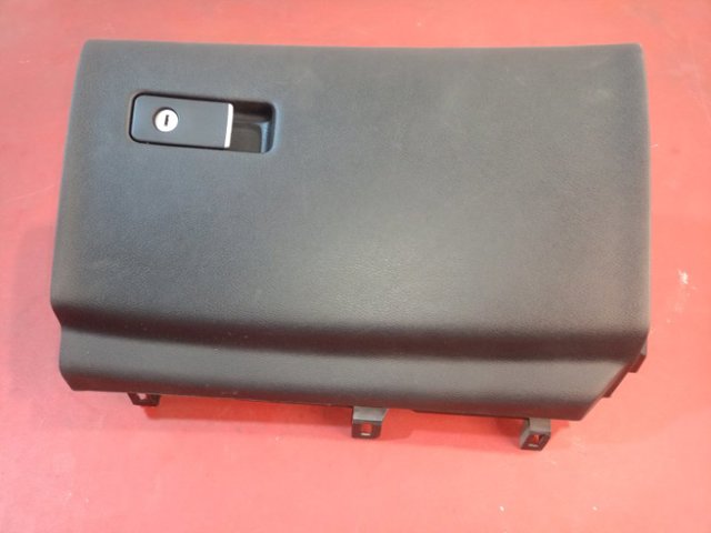 Крышка бардачка 685004GF0A NISSAN