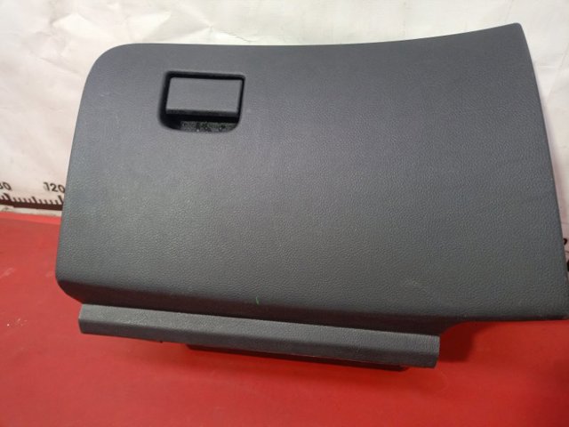 Ящик для предметов ухода 685105HA0A NISSAN