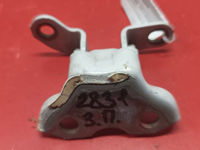 Петля задней левой двери 6876042010 TOYOTA