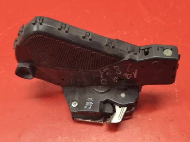 691100R010 TOYOTA Замок крышки багажника (двери 3/5-й задней) купить в Львов