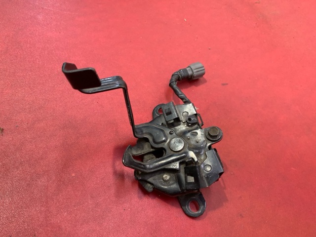 TOYOTA 6911060233 Замок багажника в наличии Житомир