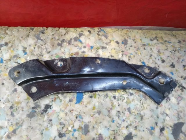 6R0805931A VAG Кронштейн суппорта радиатора верхний купить в Николаев