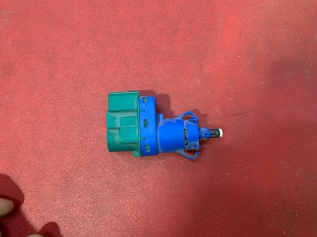 6W8313480AB LAND ROVER Датчик стоп сигнала купить в Ужгород