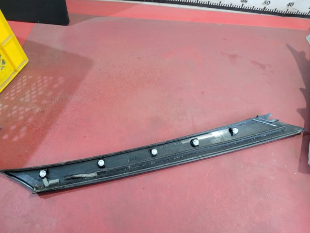 Накладка стойки кузова внешняя, передняя правая 768366RA1A NISSAN