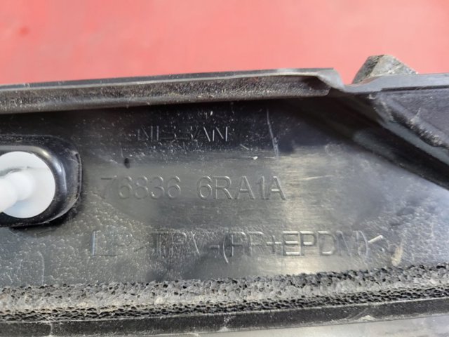 NISSAN 768366RA1A Накладка стойки кузова внешняя передняя правая в наличии Чернигов