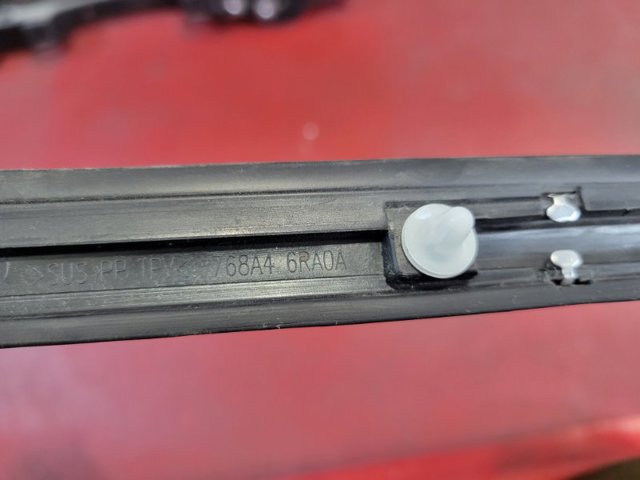 Молдинг крыла заднего правого 768A46RA0A NISSAN