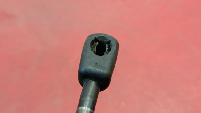 7L5823359 Амортизатор капота купить Черновцы