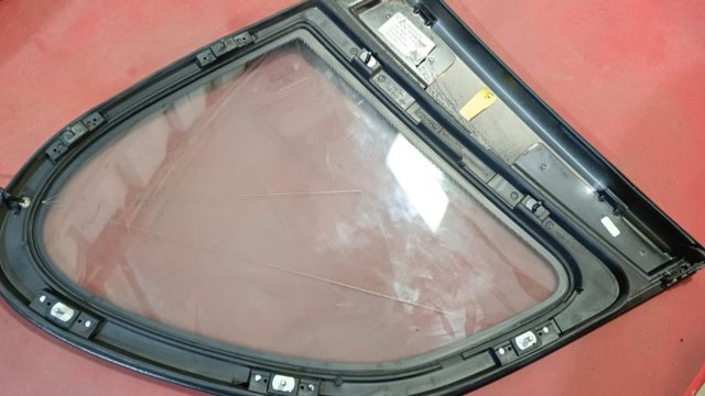 7L5845298 PORSCHE Стекло кузова (багажного отсека) правое купить в Житомир