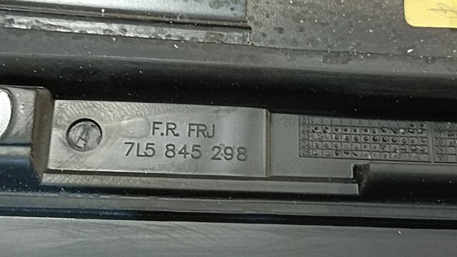 7L5845298 Стекло кузова (багажного отсека) правое купить Тернополь