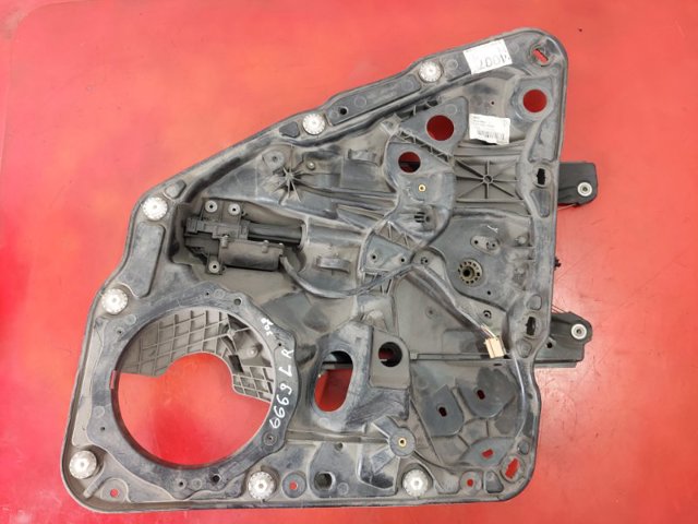 Стеклоподъемник задней левой двери 7P5839755B PORSCHE