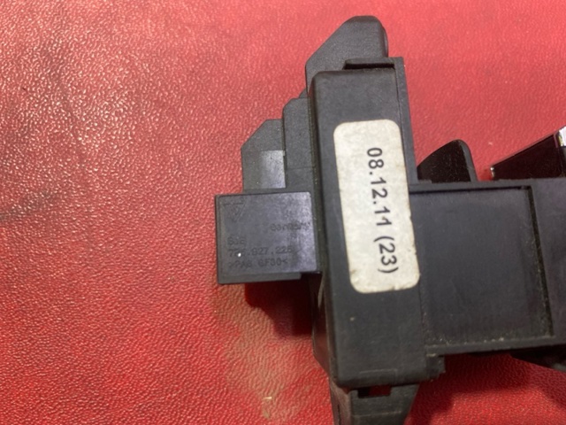 7P5927225 PORSCHE Клавиша электромеханического стояночного тормоза купить в Харьков