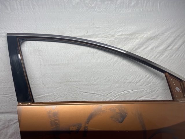 Пассажирская передняя дверь 801005AA0A NISSAN
