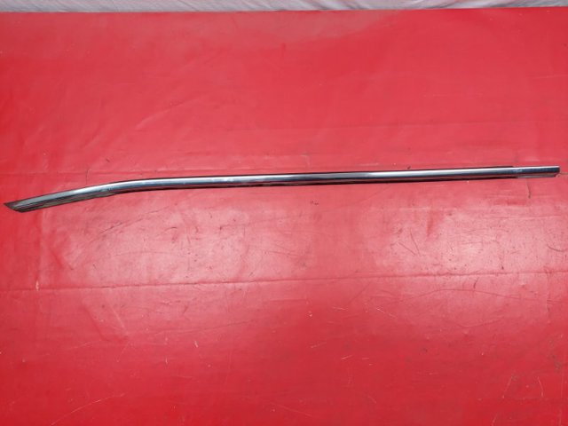 Молдинг опускного стекла нижний, двери передней, правой 808204CL0A NISSAN