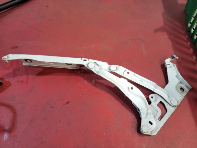 VAG 80A823301C Петля капота левая в наличии Харьков