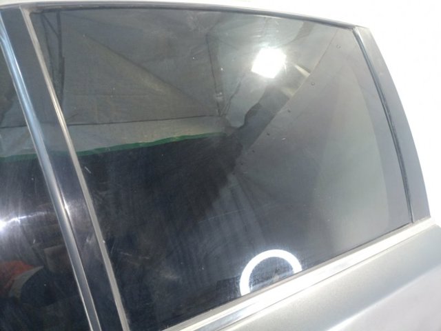 Стекло задней двери, правой 823006HE0A NISSAN