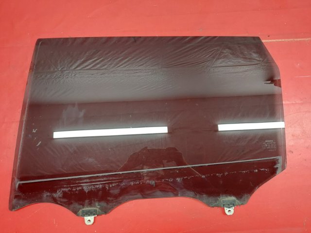 Стекло заднее левое 823015HA0B NISSAN