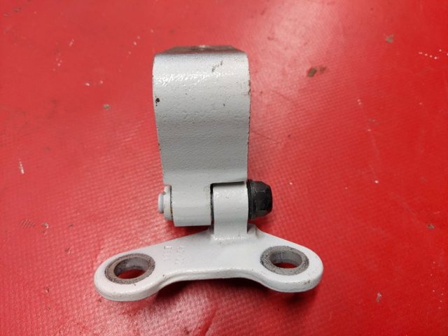Петля задней двери, правой 824206RA0A NISSAN