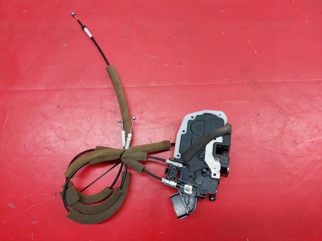 Замок задней двери, правой 82500EY10D NISSAN