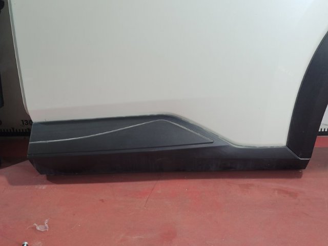 Накладка задней левой двери, нижняя 828716RA0A NISSAN