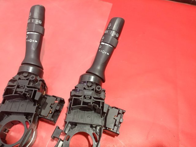 Переключатель подрулевой, правый 83114AJ15A SUBARU