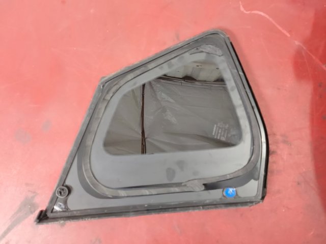 Стекло кузова/багажного отсека, правое 833006RA0A NISSAN