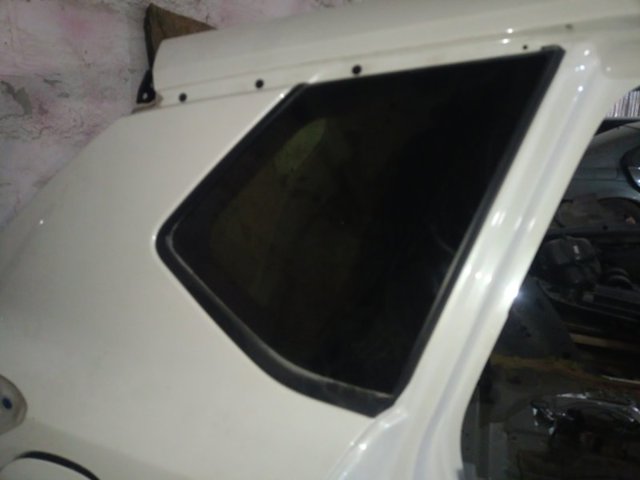 Стекло багажного отсека, правое 833006RR0A NISSAN